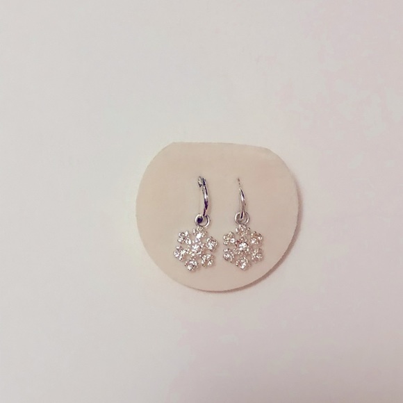 Vintage Snow Flake Earrings - Picture 3 of 4